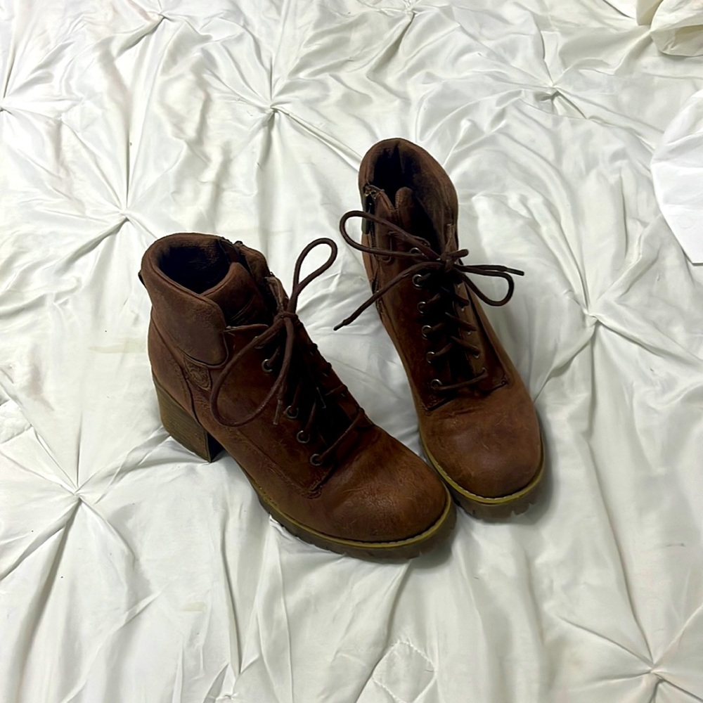Brown boots with heel